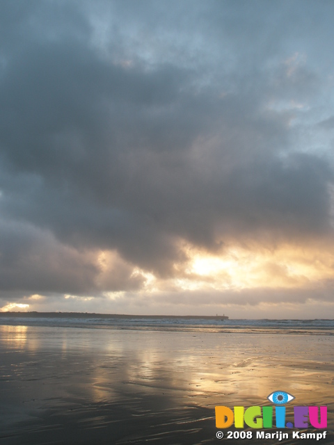 JT00124 Sunrise over Tramore beach (Brownstown head)